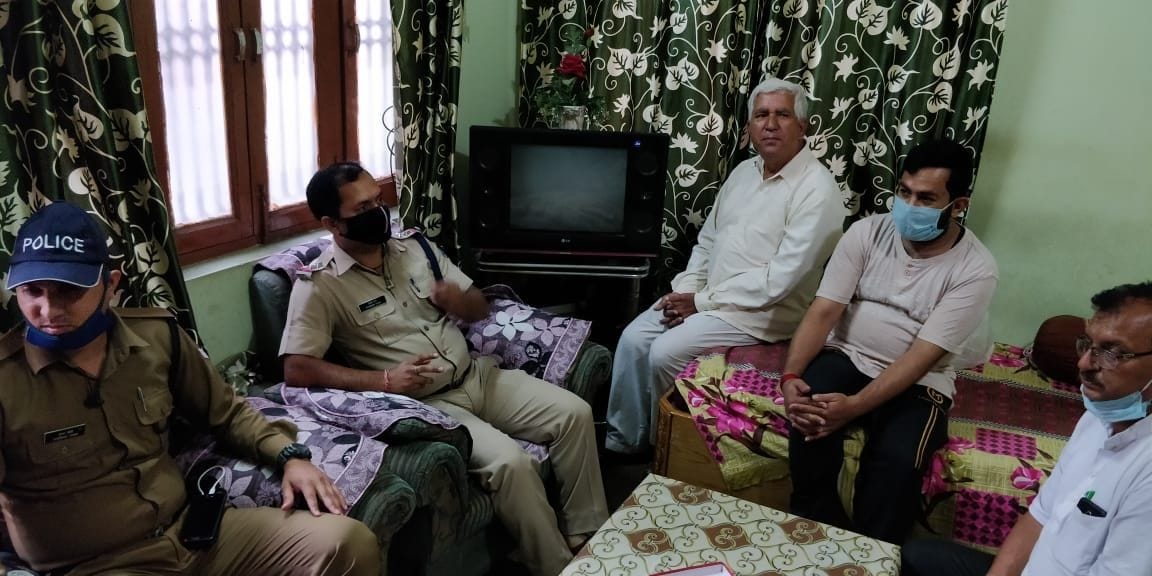 Police reached home with a cake of happiness