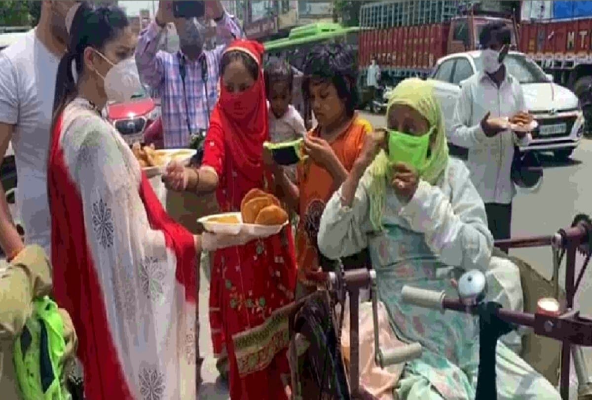 delhi haryanvi dancer sapna chaudhary appreciate police work in lockdown help in making food for needy