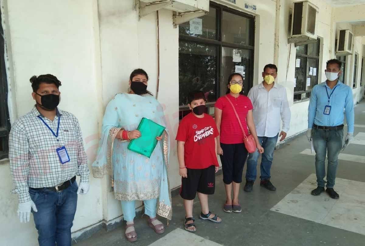 lockdown in Jammu Kashmir (J&K) news in Hindi, Eight children from Jammu Kashmir stranded in Punjab reached home since 47 days