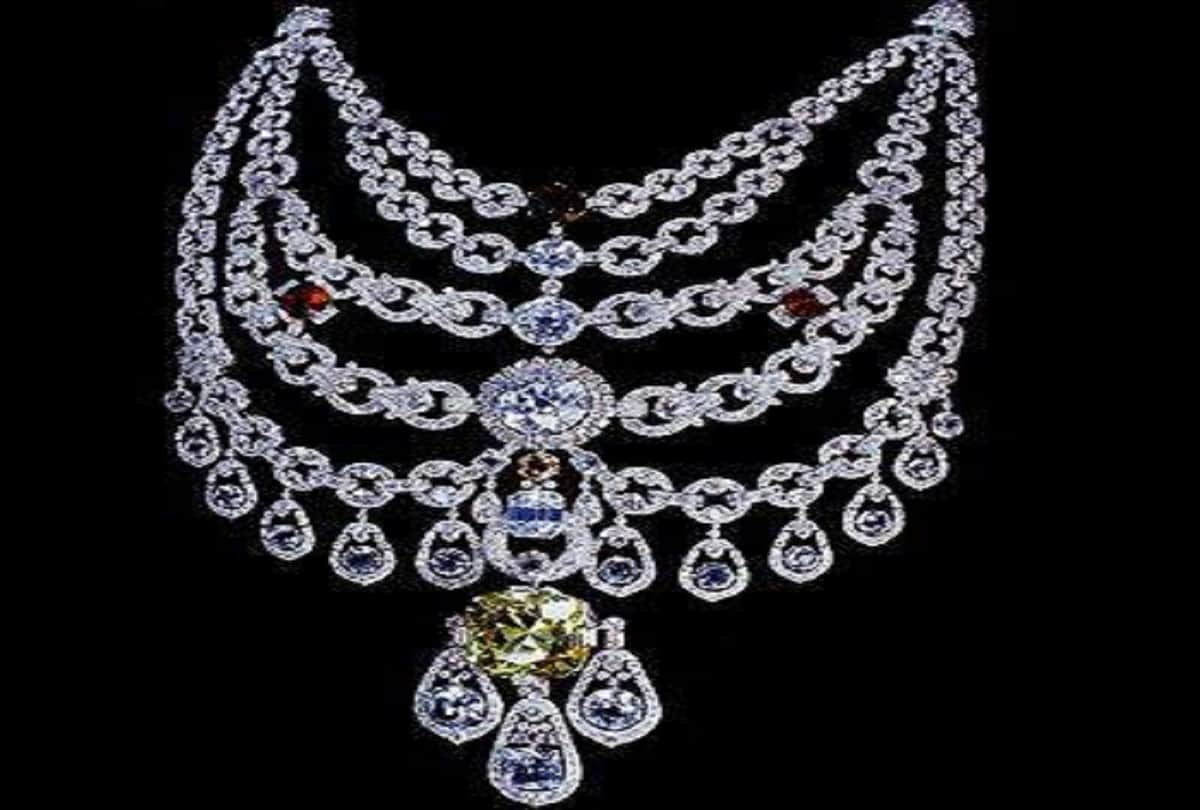 get ethnic look in gown perfect with different accessories