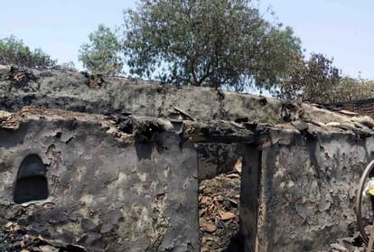 Chitrakoot : A fire broke out in the village, causing havoc in 50 houses