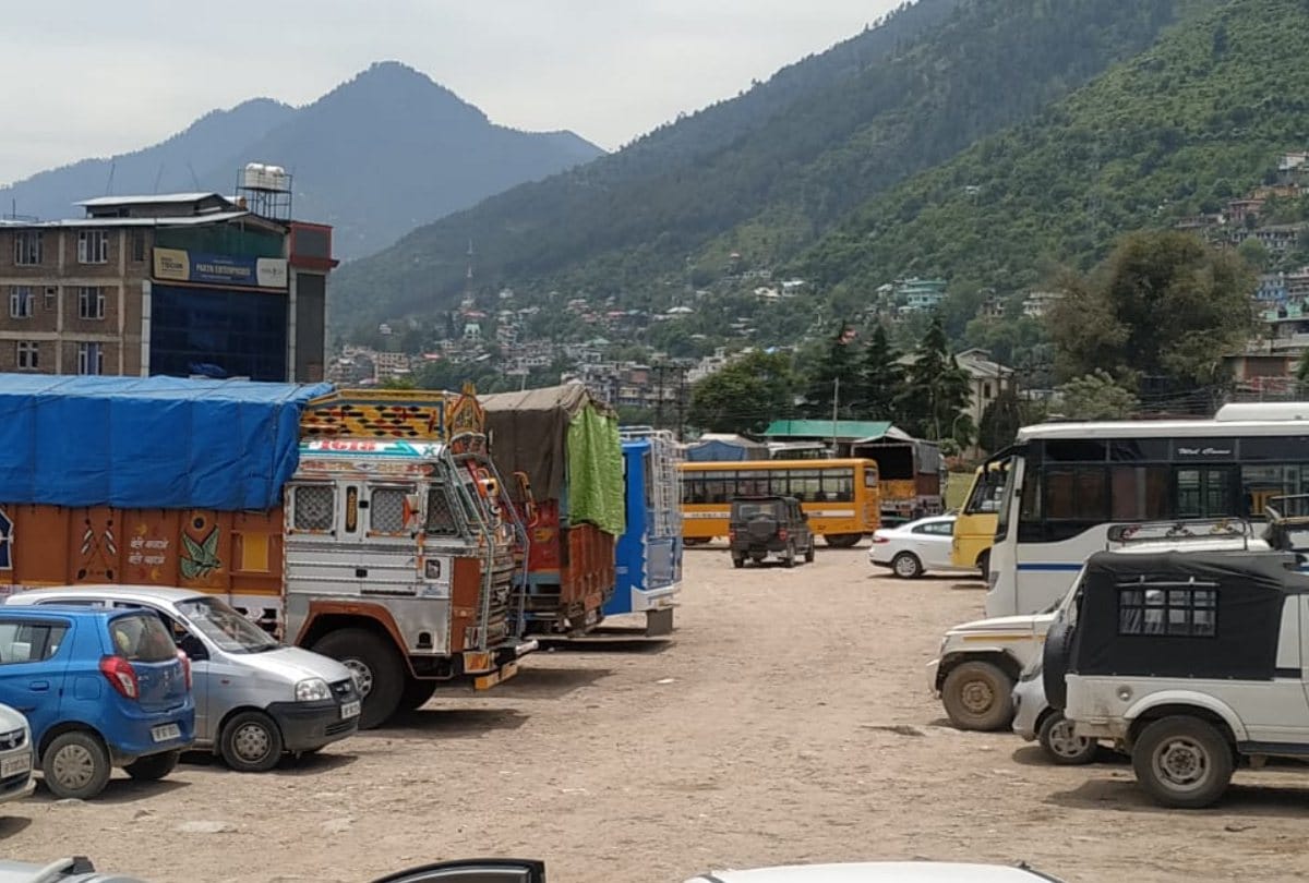 traffic jam in kullu himachal pradesh during relaxation in curfew
