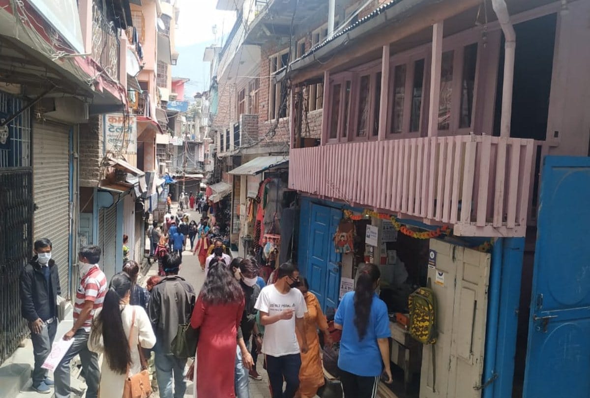 traffic jam in kullu himachal pradesh during relaxation in curfew