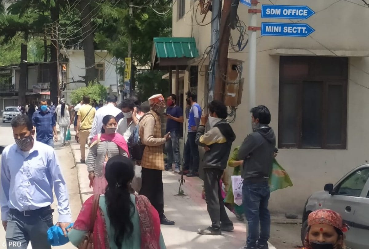 traffic jam in kullu himachal pradesh during relaxation in curfew