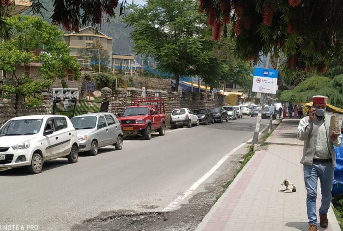 traffic jam in kullu himachal pradesh during relaxation in curfew