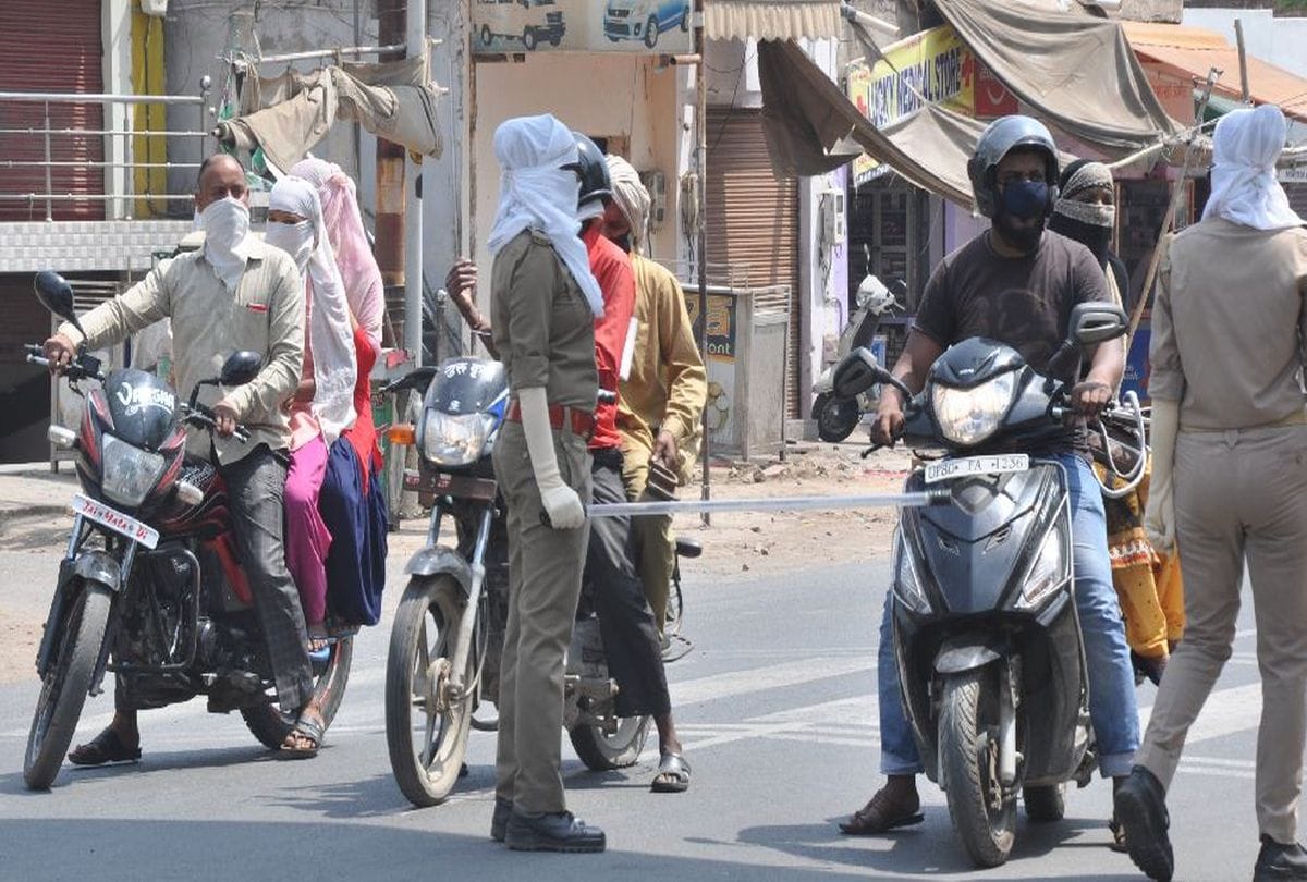 Agra Police Close Bank In Lockdown At Kamala Nagar