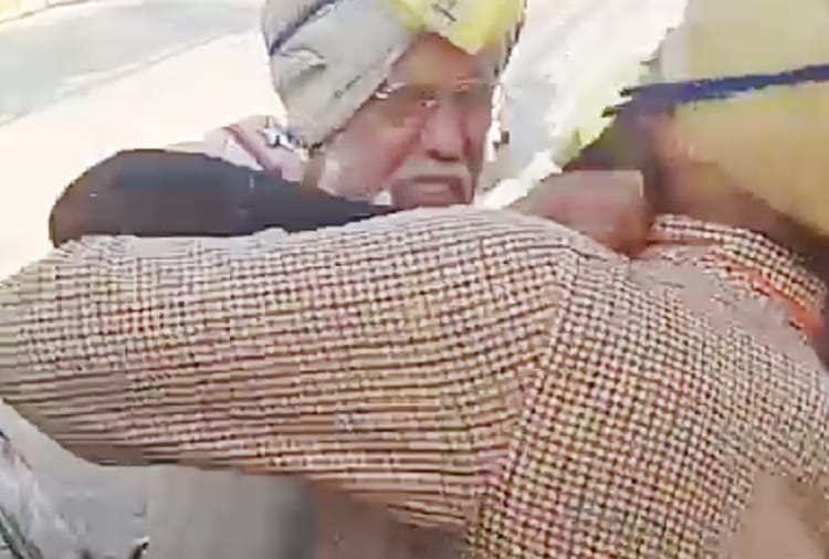 sub inspector beaten journalist in adampur, suspend
