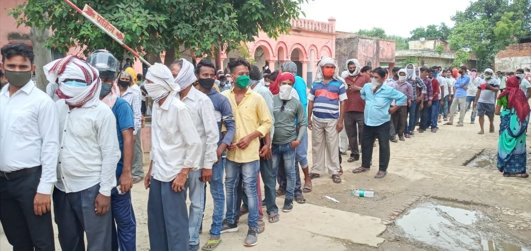 50 laborers arrived by truck after paying 1.75 lakh fare
