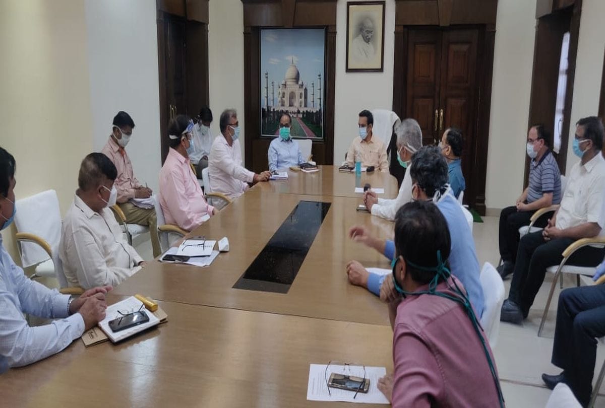 top officers meeting with ima doctors for fight against coronavirus in agra