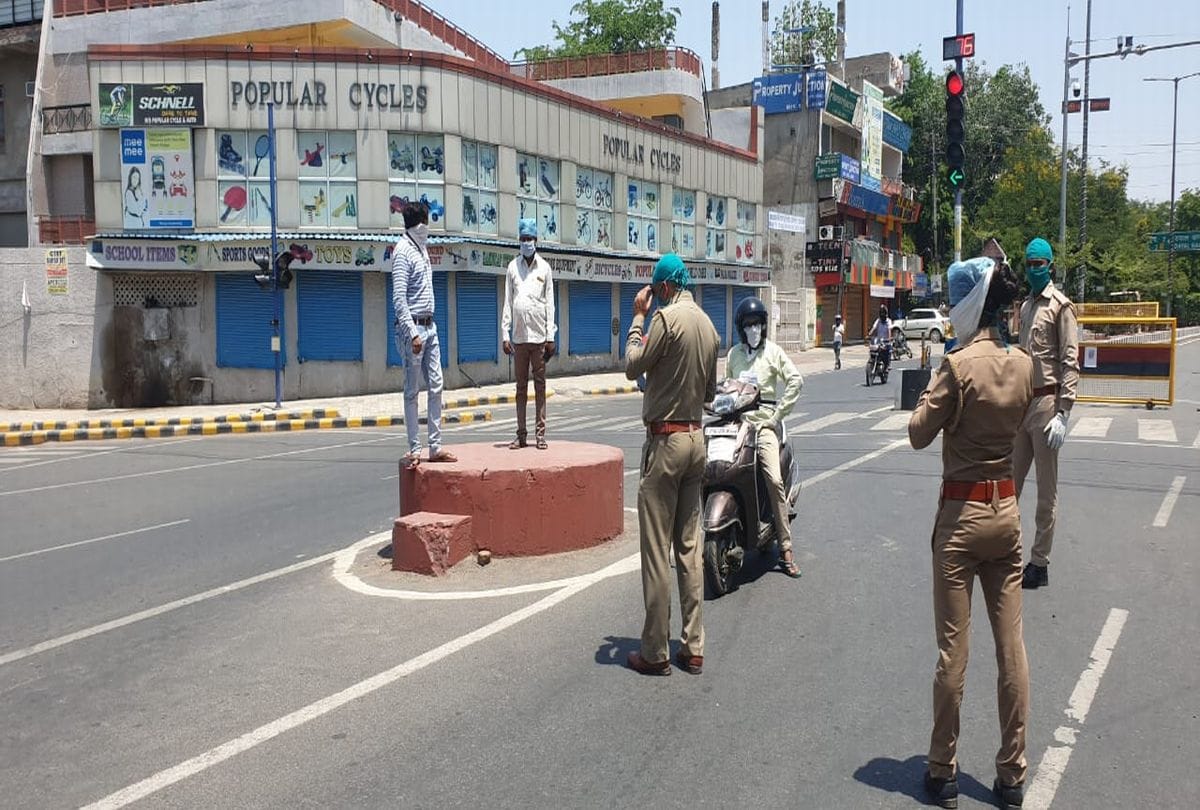 Police punished who violation of lockdown in agra