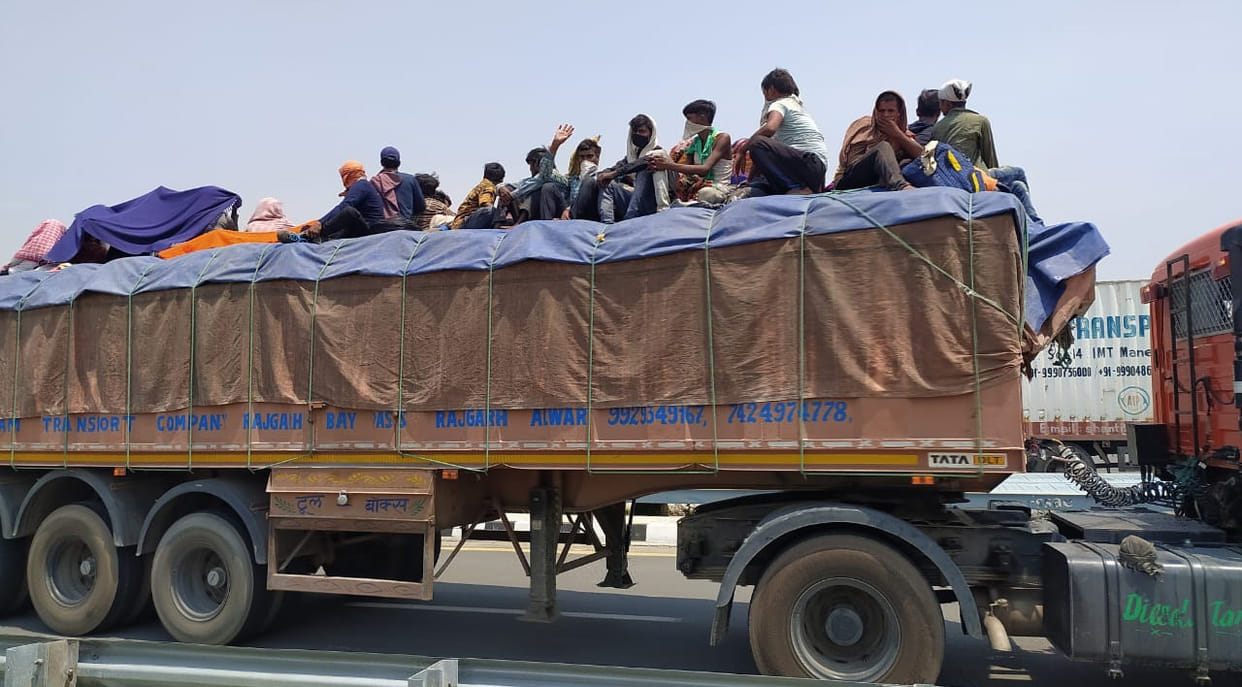 workers went to homes by truck in kannauj