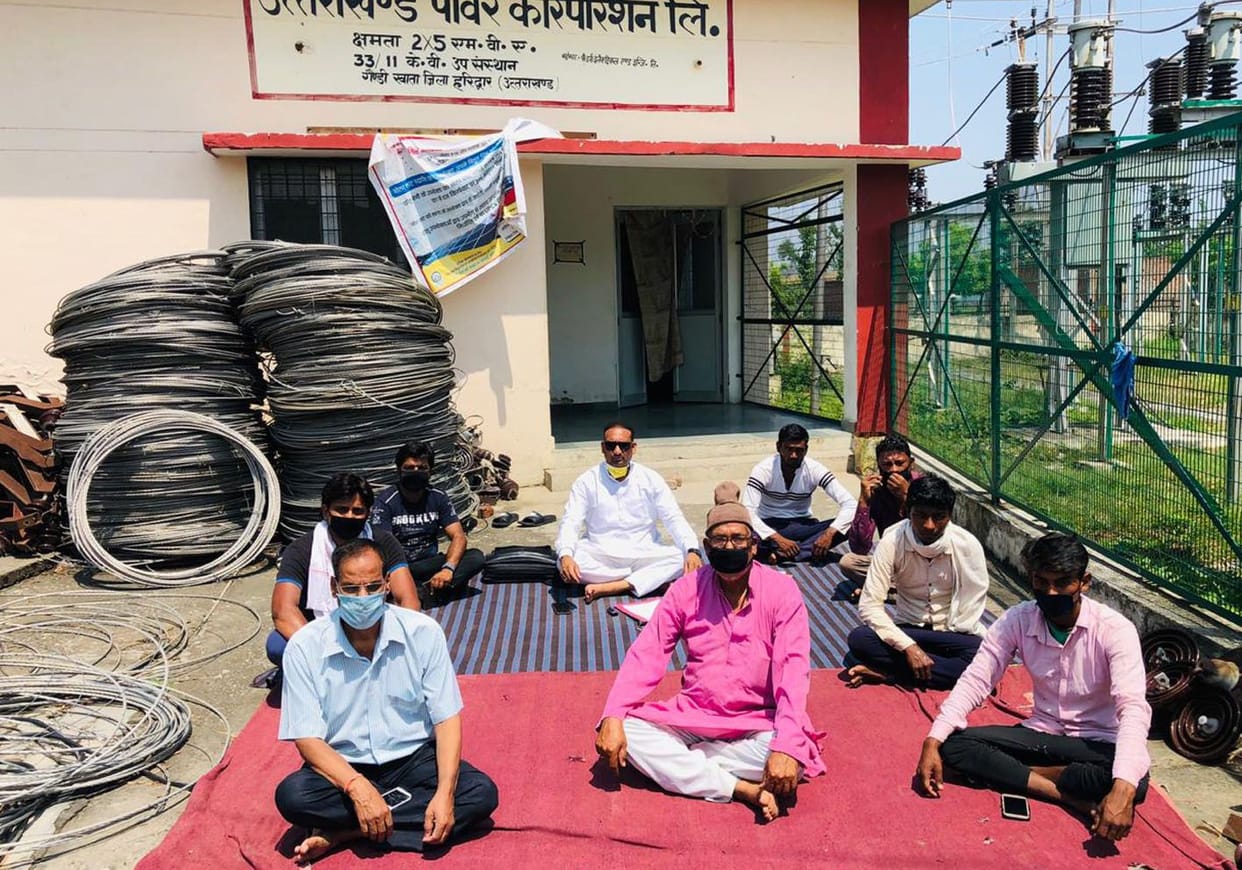 Congress workers protested to make arrangements at power station
