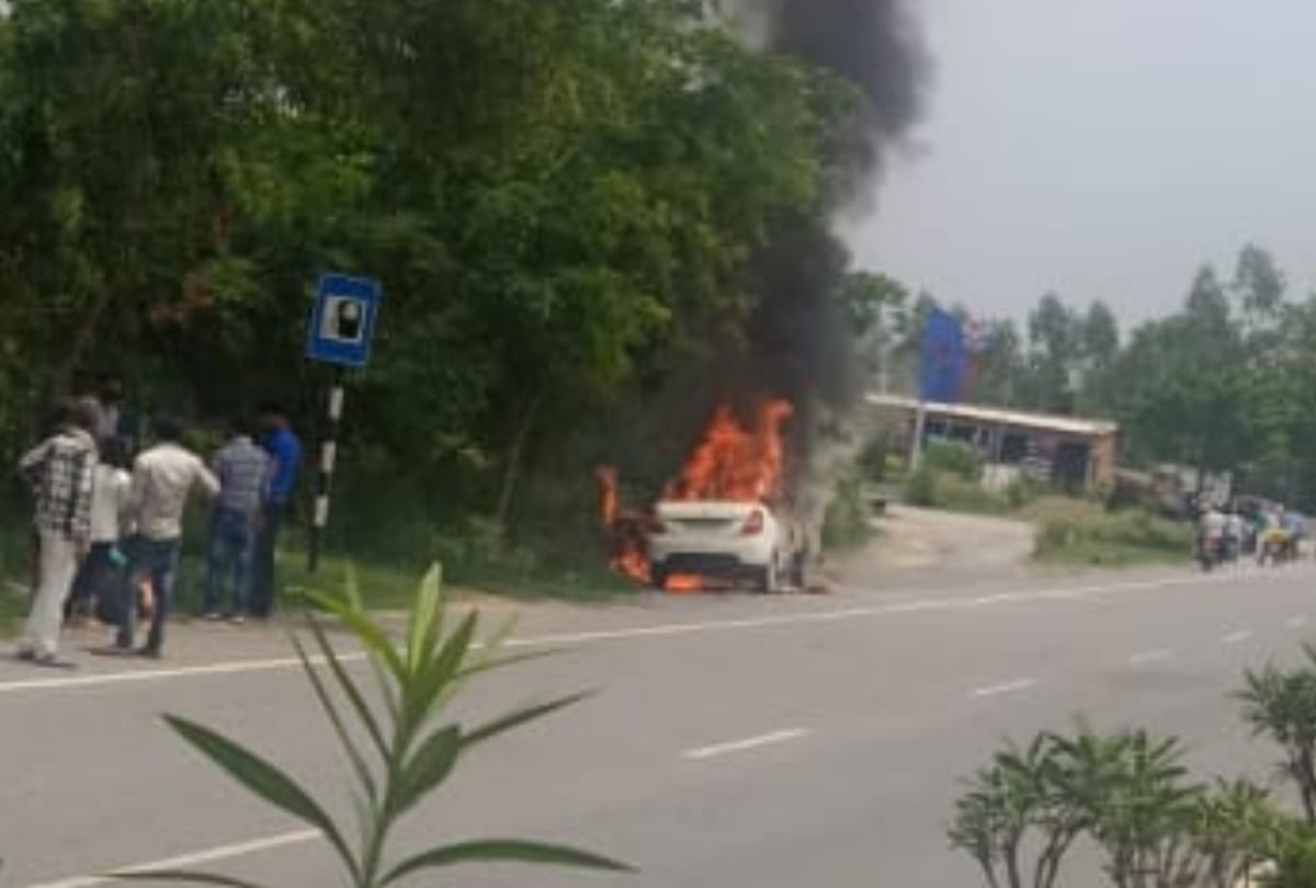 Fire breaks out in running Car on the road in basti
