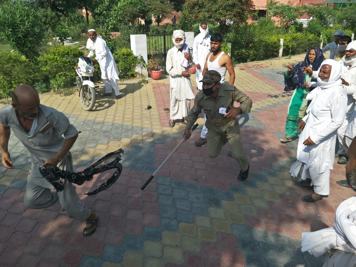 Clash over children in hotspot, 15 injured including five women