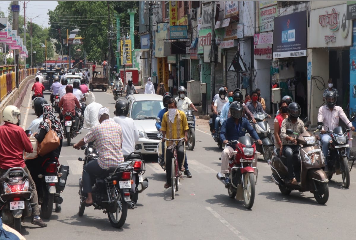 Traffic jam on road after open shop during Lockdown 3.0 in gorakhpur
