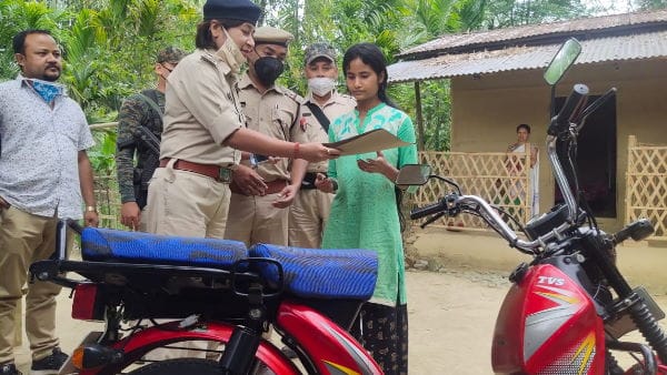 Assam Police gifted a two-wheeler to a woman who sells vegetables on a bicycle.