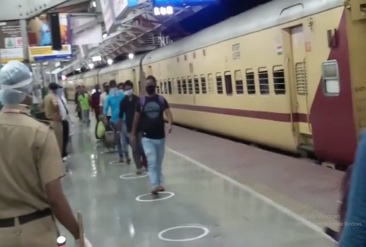 Train reached Kathgodam carrying 1200 passengers from Gujarat
