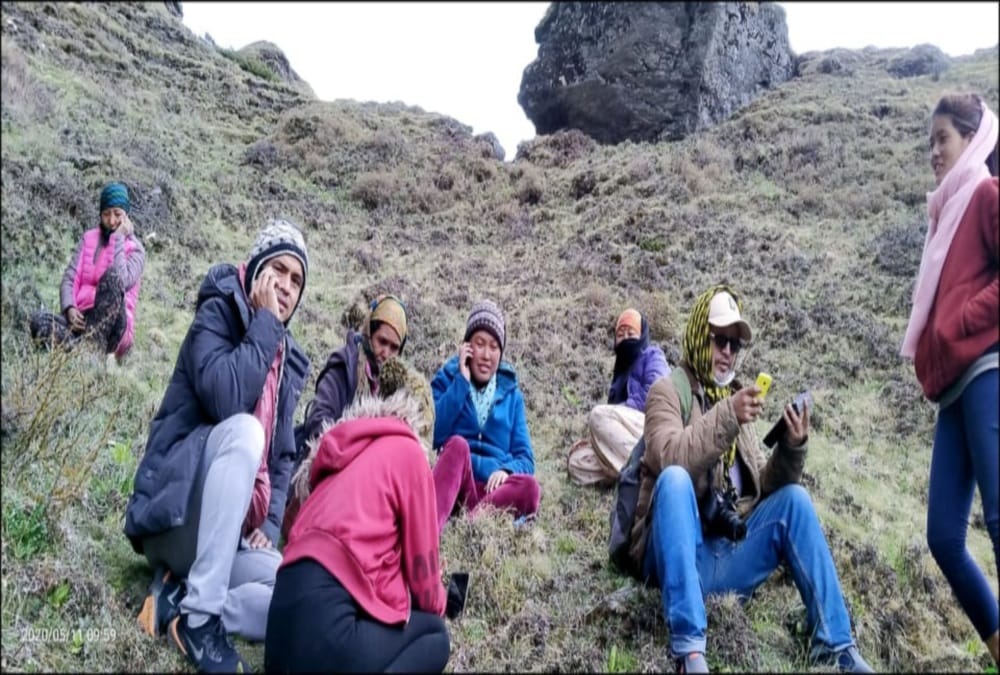 Uttarakhand: Vyas valley People Walked to Morcha top for mobile Network