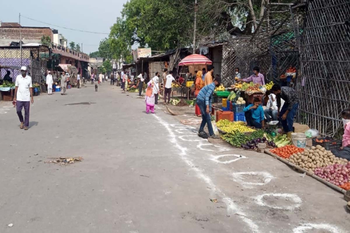 Corona is spreading in villages After city in Meerut, vegetable seller and medical store owner found Positive