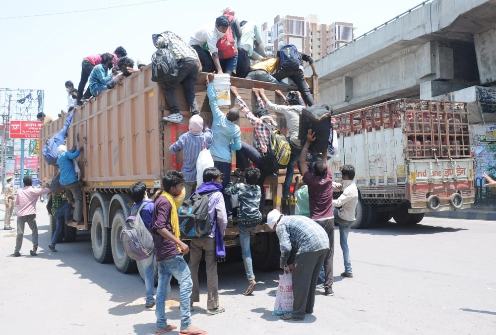 migrant labourers are going back to their villages.
