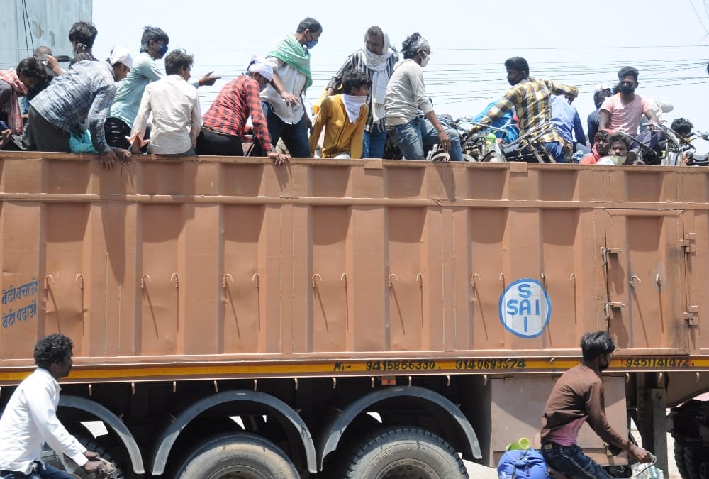 migrant labourers are going back to their villages.