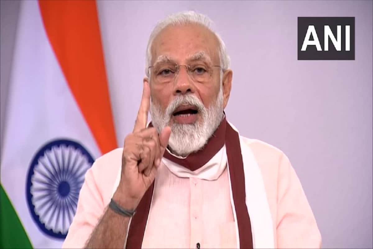 Amitabh Bachchan congratulates Prime Minister Narendra Modi for Ayushman Bharat Yojana achievement