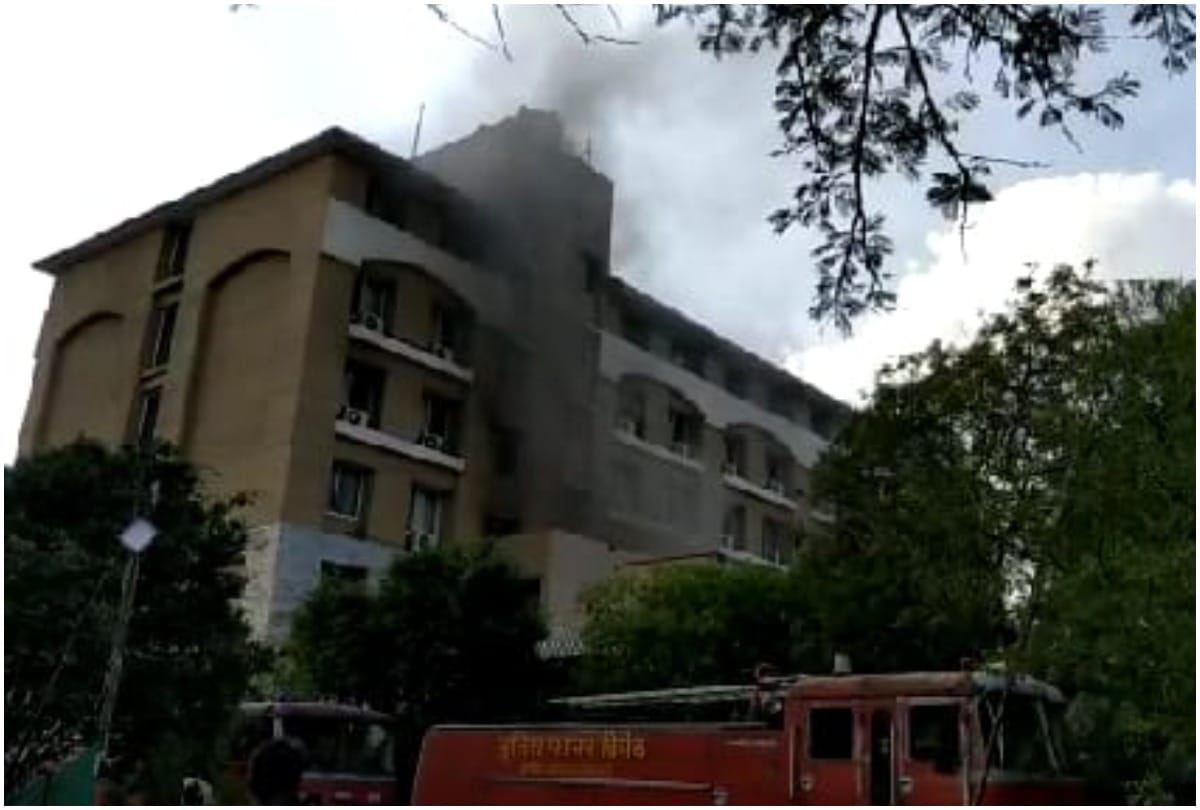 Fire Broke in Indore President Park Hotel fire brigade reached the spot