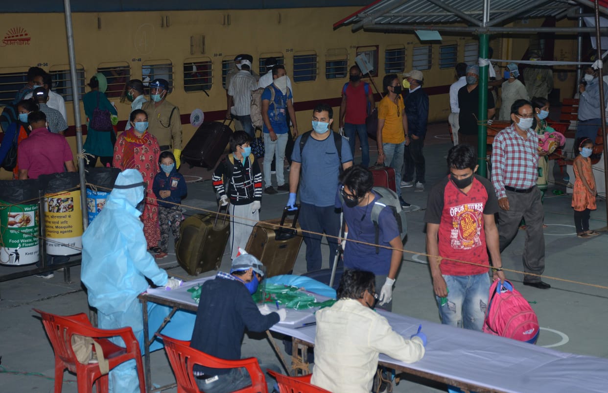 Trains reach Kathgodam carrying 1200 passengers from Gujarat