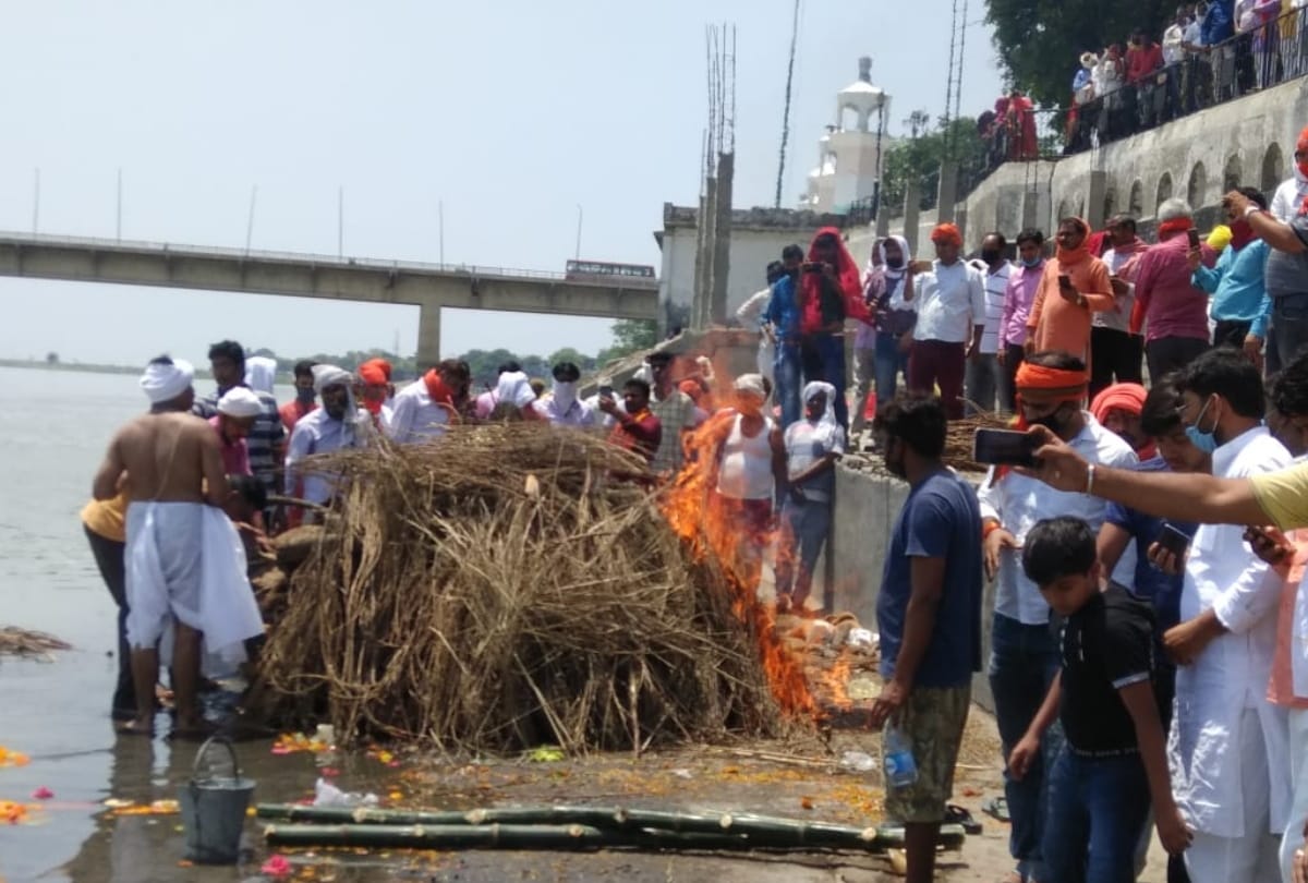 social distancing violated in BJP leader Upendra Dutt Shukla Last visit at gorakhpur