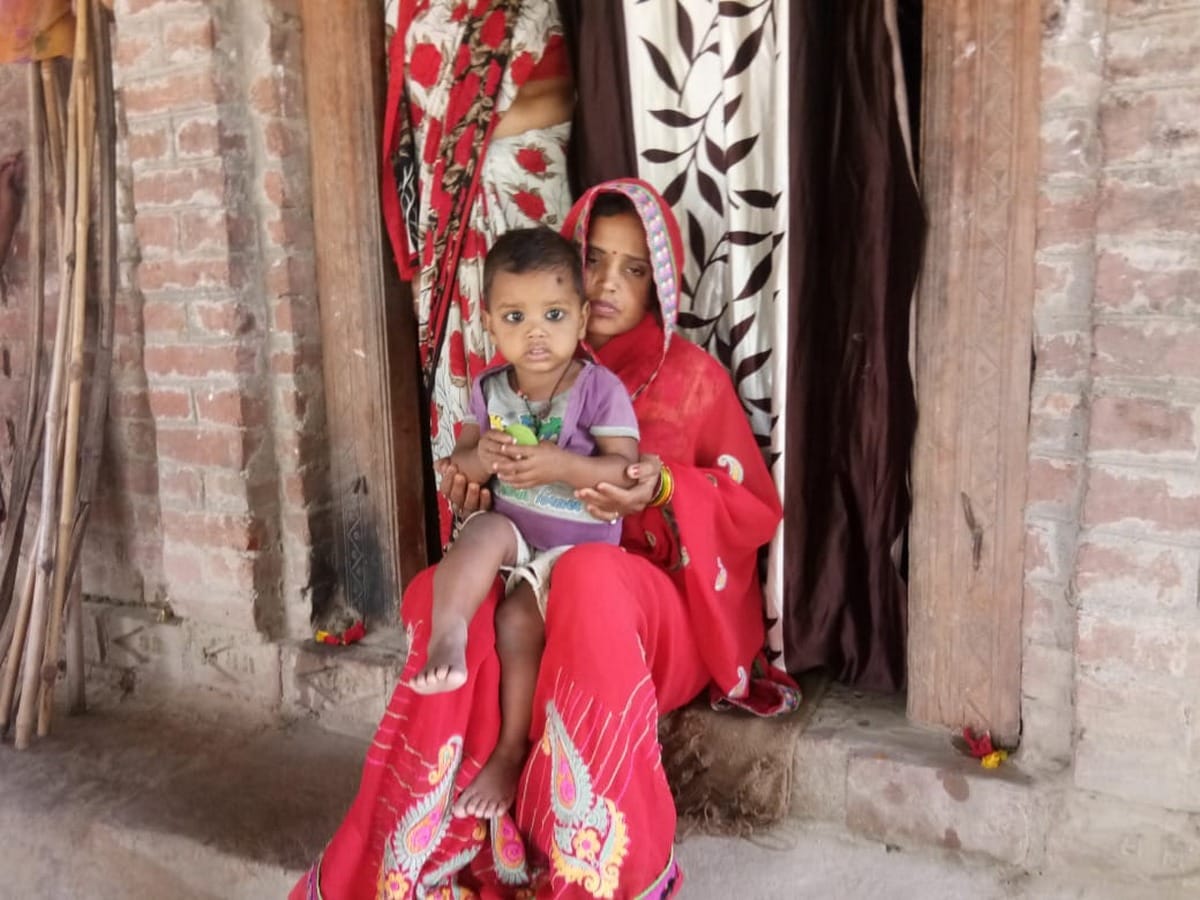Woman mother fell in well to save her child in jaunpur up