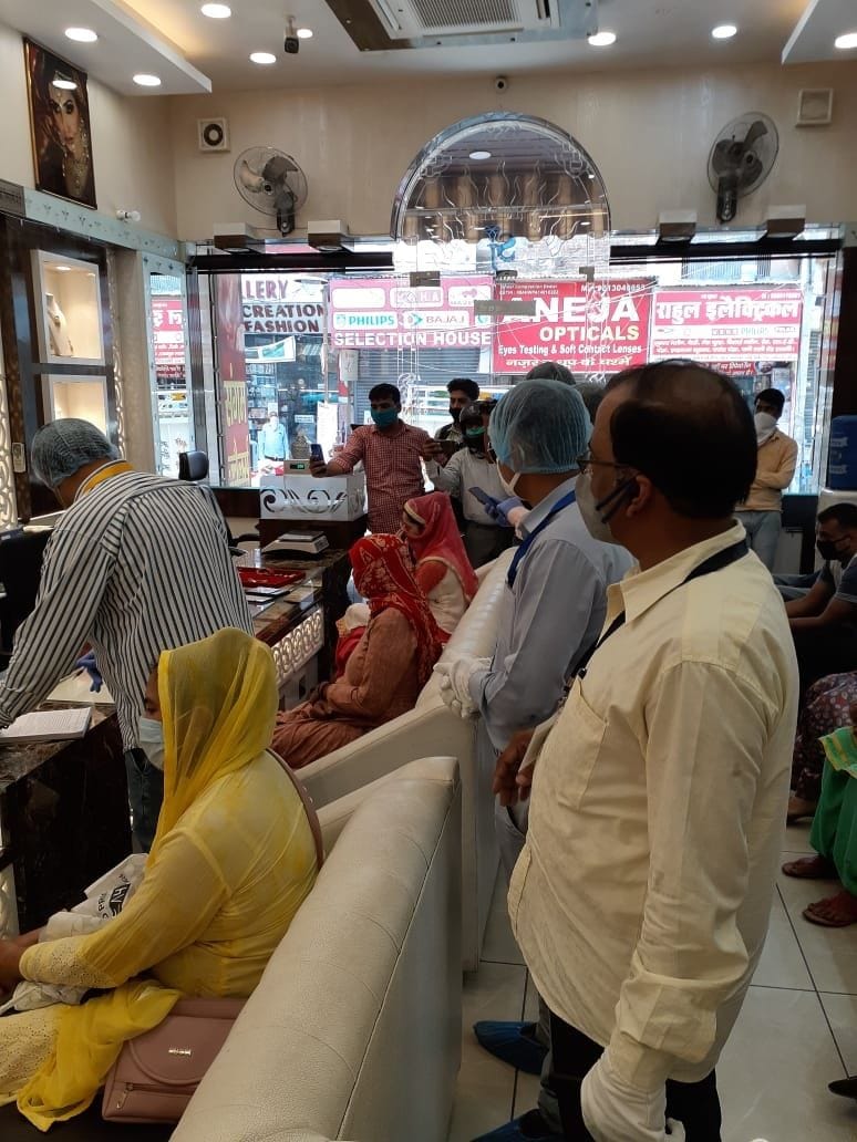 Municipal corporation checking drive for the seventh consecutive day; shopkeepers cut off invoices for violation of rules