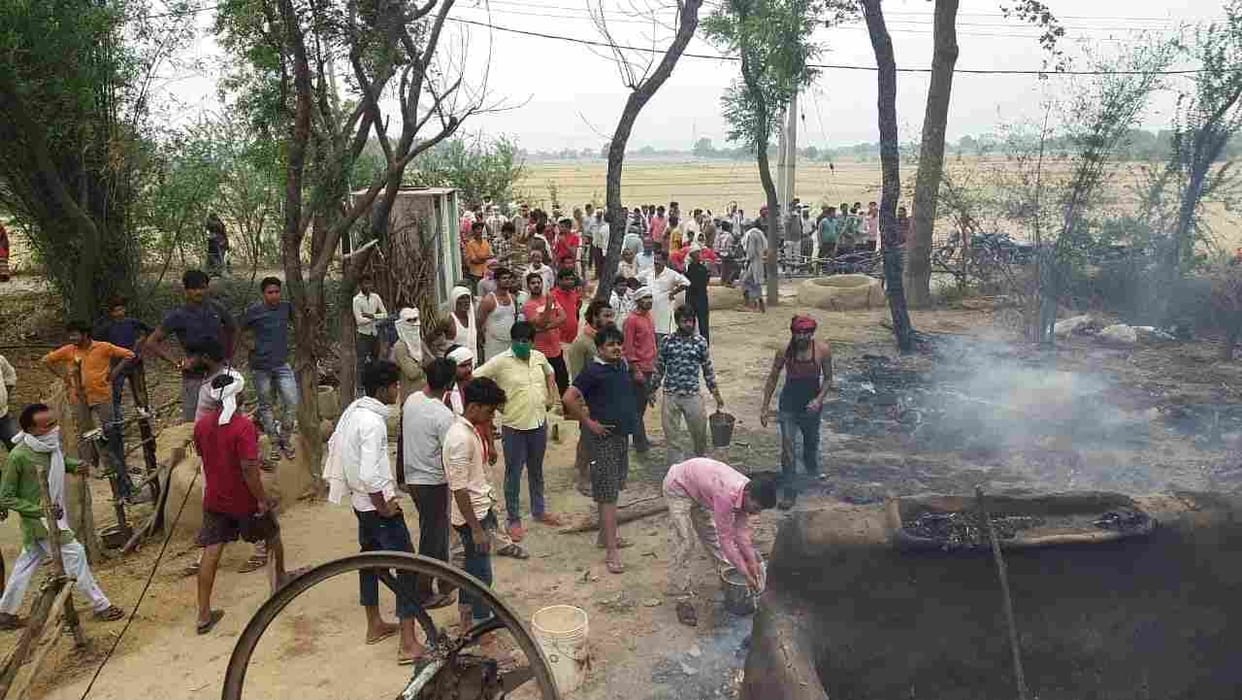 Five houses caught fire, eight cattle burnt alive