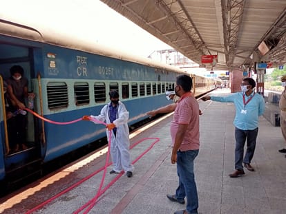 Reality of facilities in special train, served smelly food