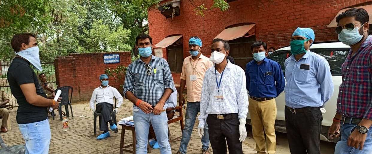 lab technician protest in farrukhabad