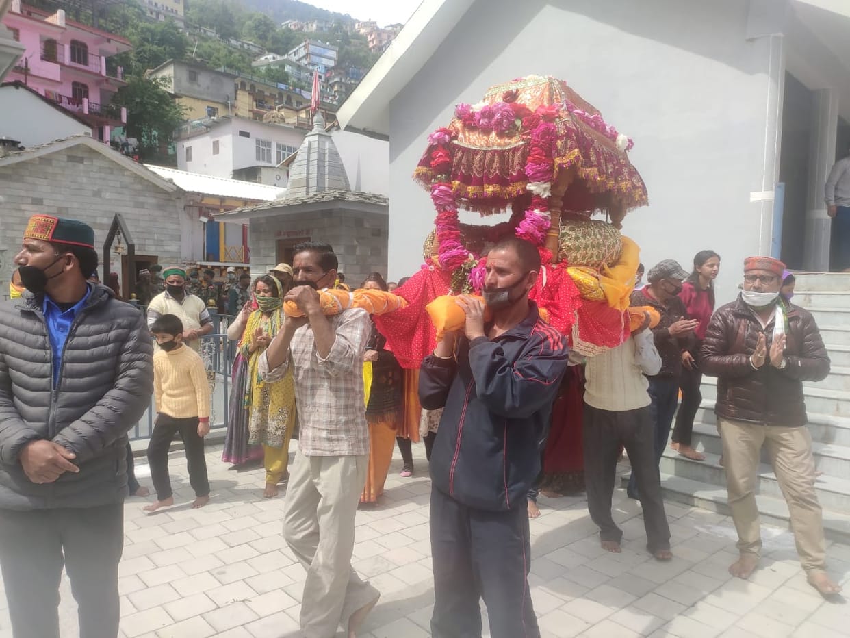 Char dham yatra 2020: shankaracharya gaddi, tel kalash and rawal departure for badrinath dham