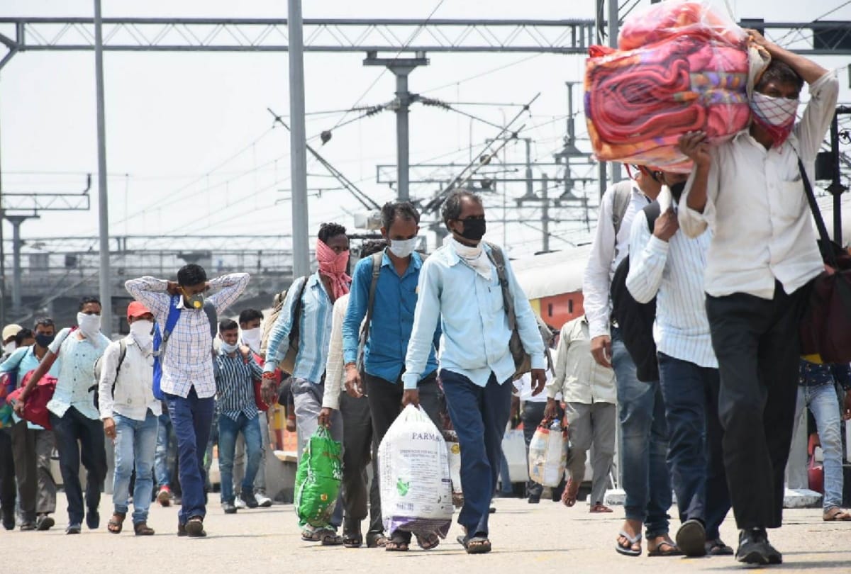labour special train reached Gorakhpur with thousands of passengers in Gorakhpur