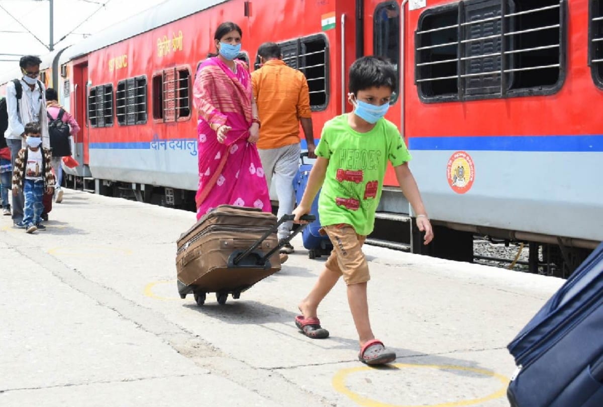 labour special train reached Gorakhpur with thousands of passengers in Gorakhpur
