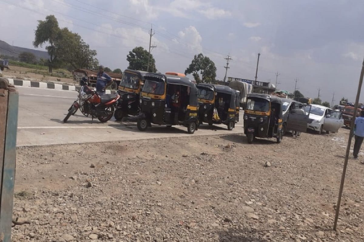 More than four lakh Migrant workers in one lakh autos from cities of Maharashtra left for UP and Bihar