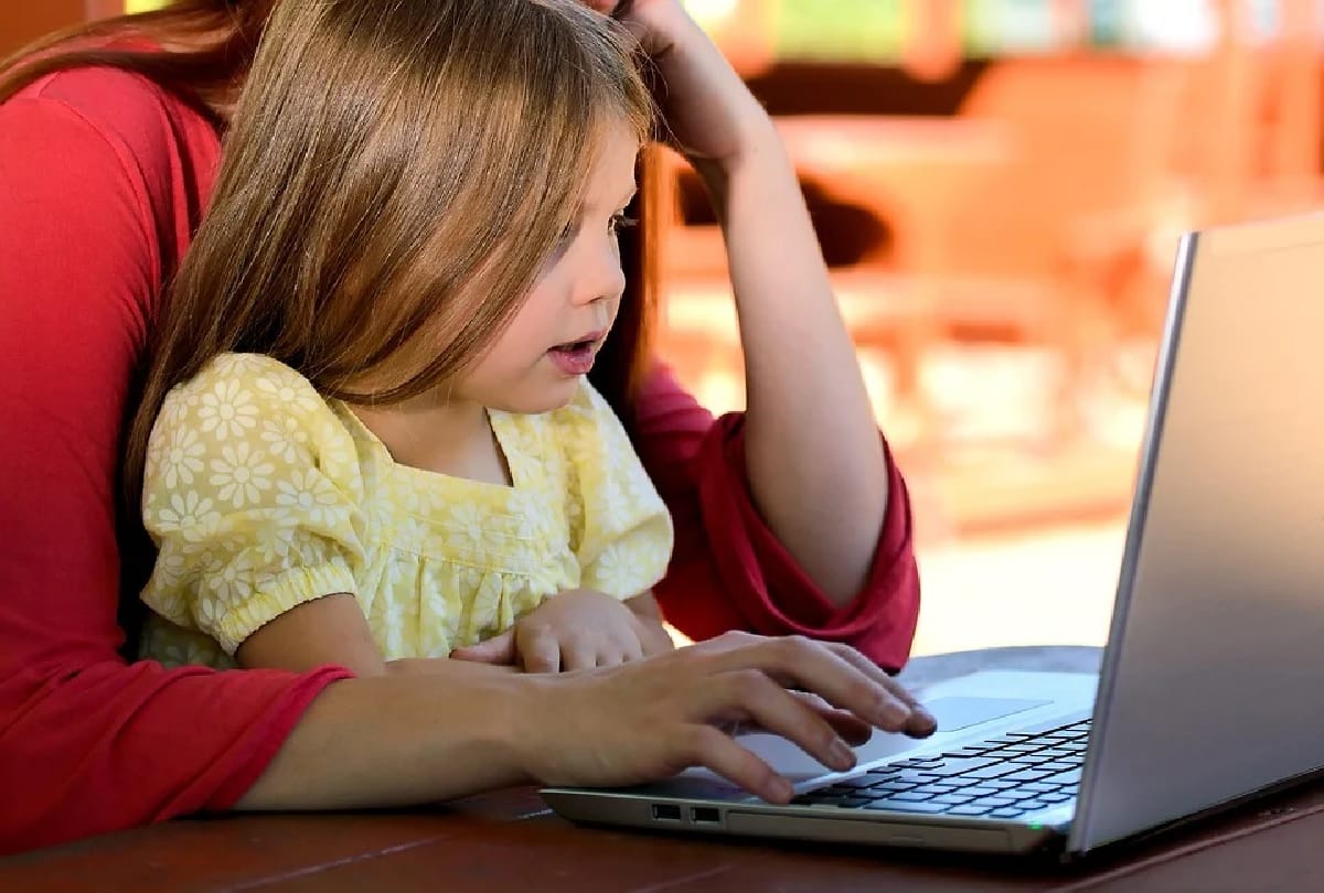 Tips For Working Mothers Balancing Career And Motherhood In Hindi