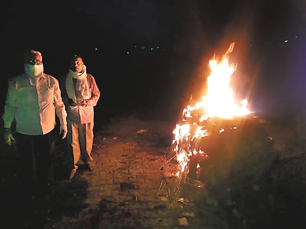 Cremation of Corona infected on the banks of the Say River