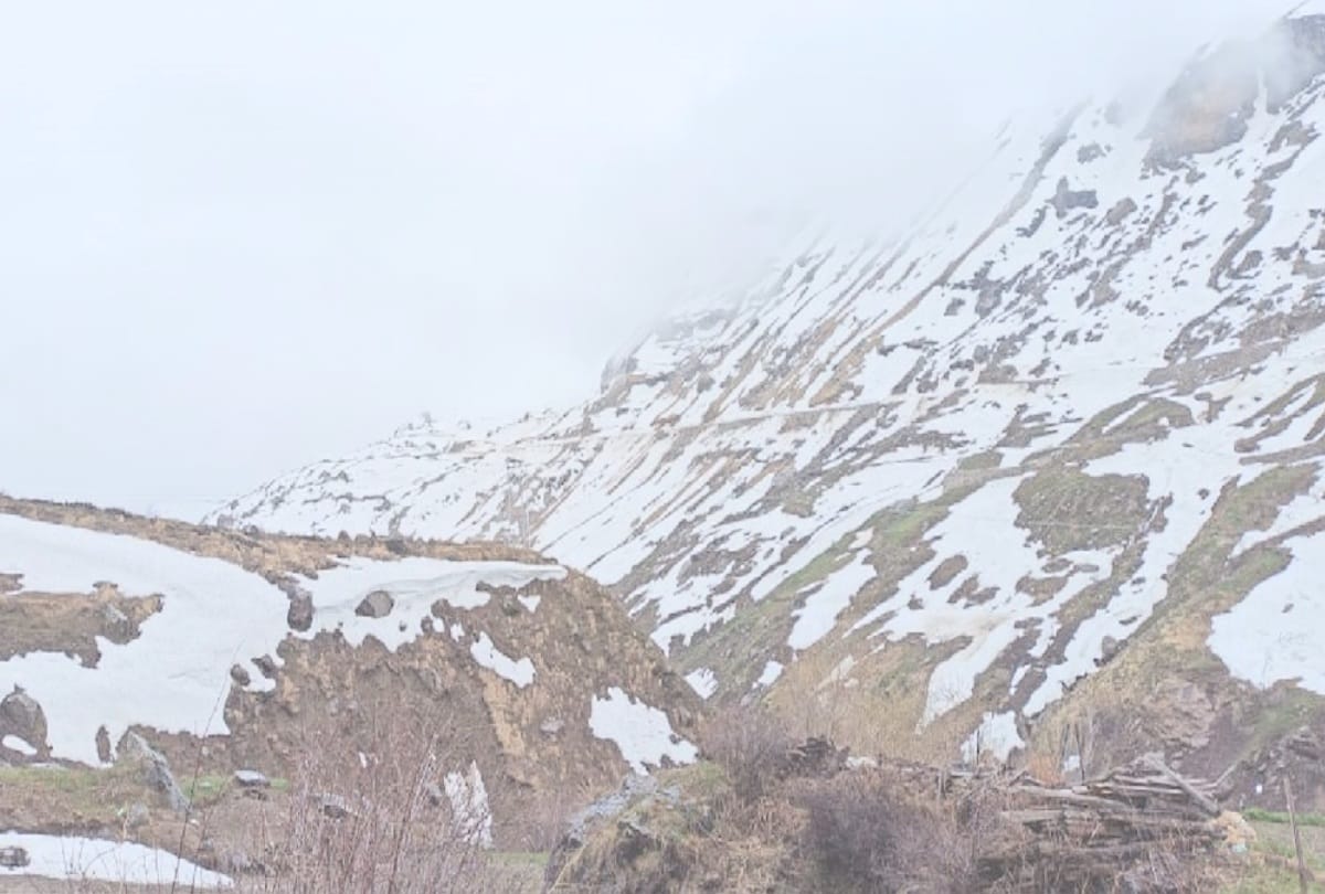 296 farmers reached Lahaul in 83 vehicles by crossing snow-covered Rohtang Pass