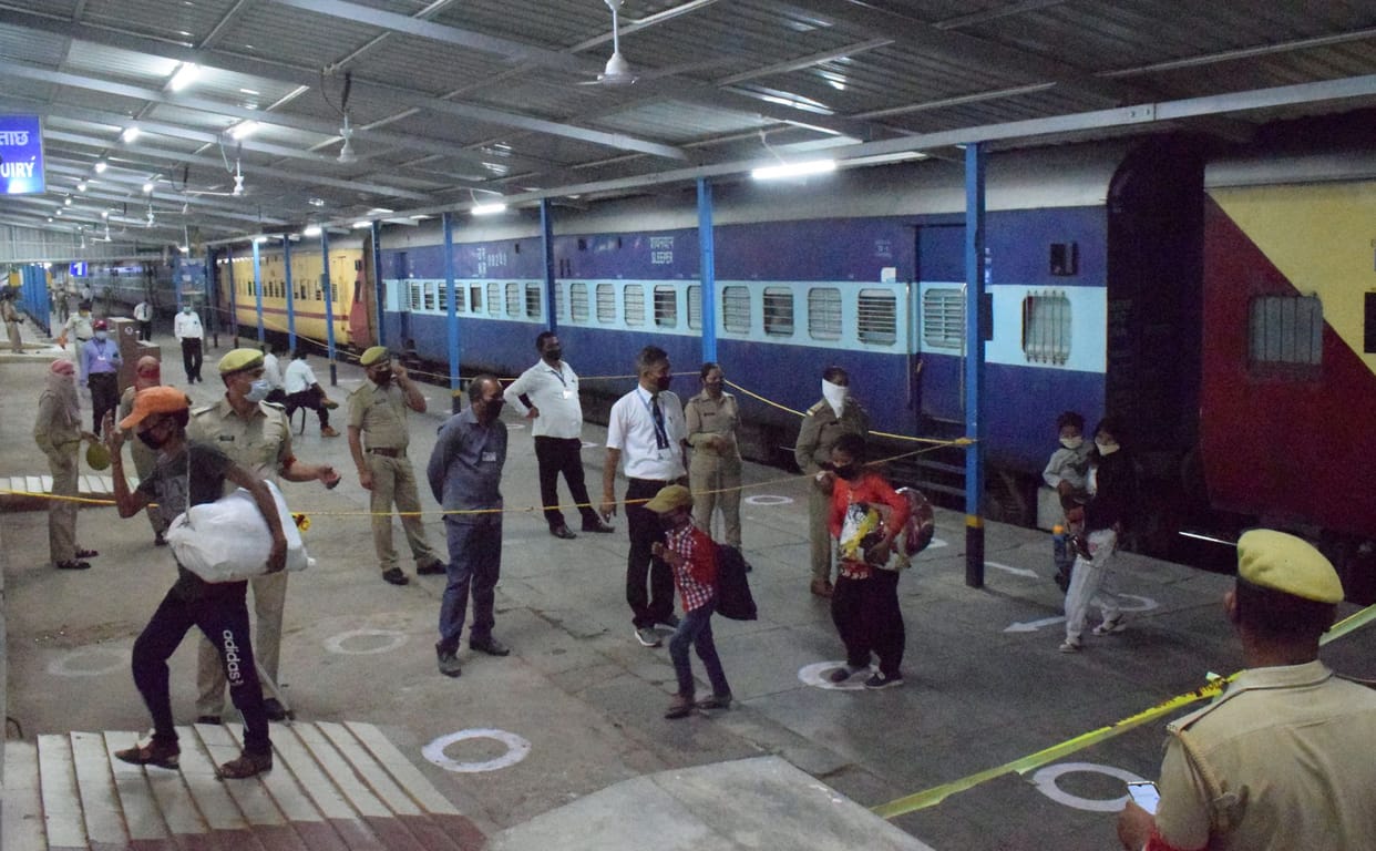 1506 workers reached Hardoi by special train
