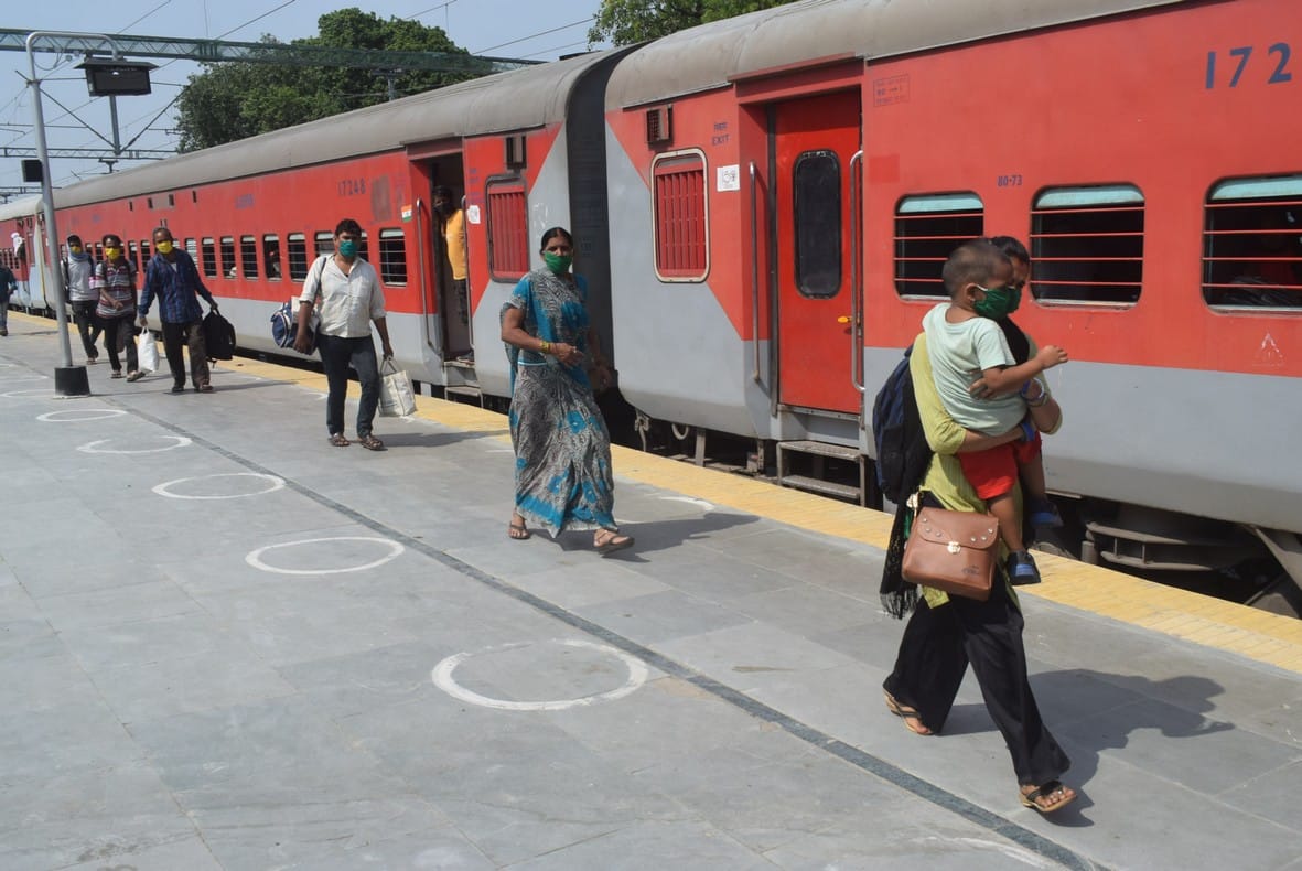 17 thousand workers arrived in 10 trains in 24 hours