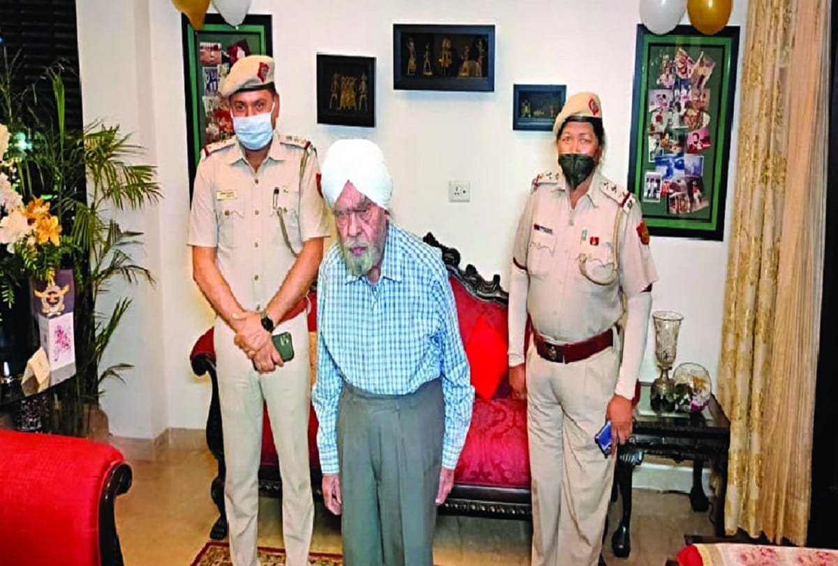 Police celebrated 100th birthday of retired Air Commodore