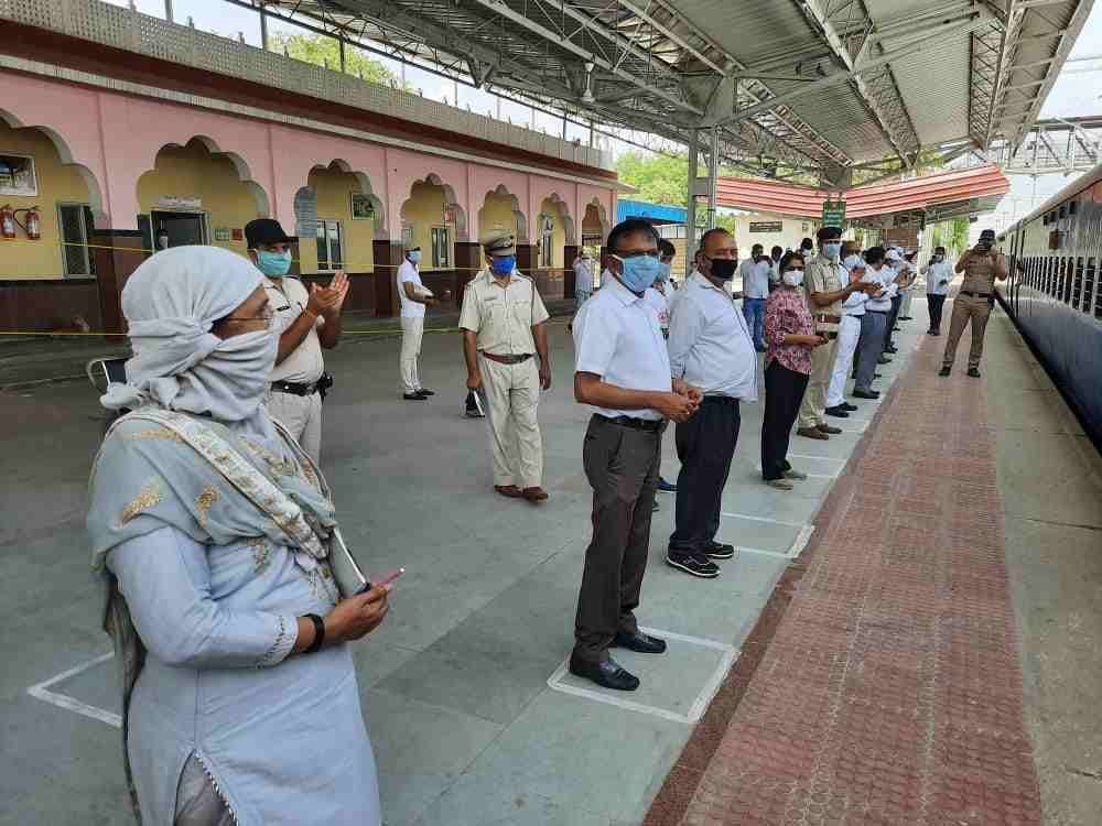Train carrying 1442 laborers from Narnaul railway station leaves for Bihar