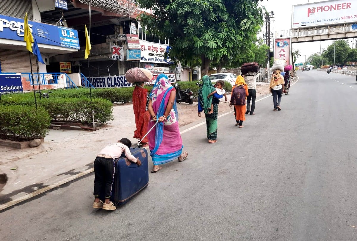 coronavirus lockdown: migrant workers mother carrying son on briefcase video goes viral in agra