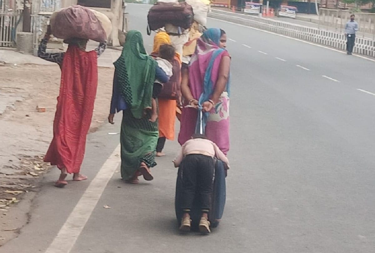 coronavirus lockdown: migrant workers mother carrying son on briefcase video goes viral in agra