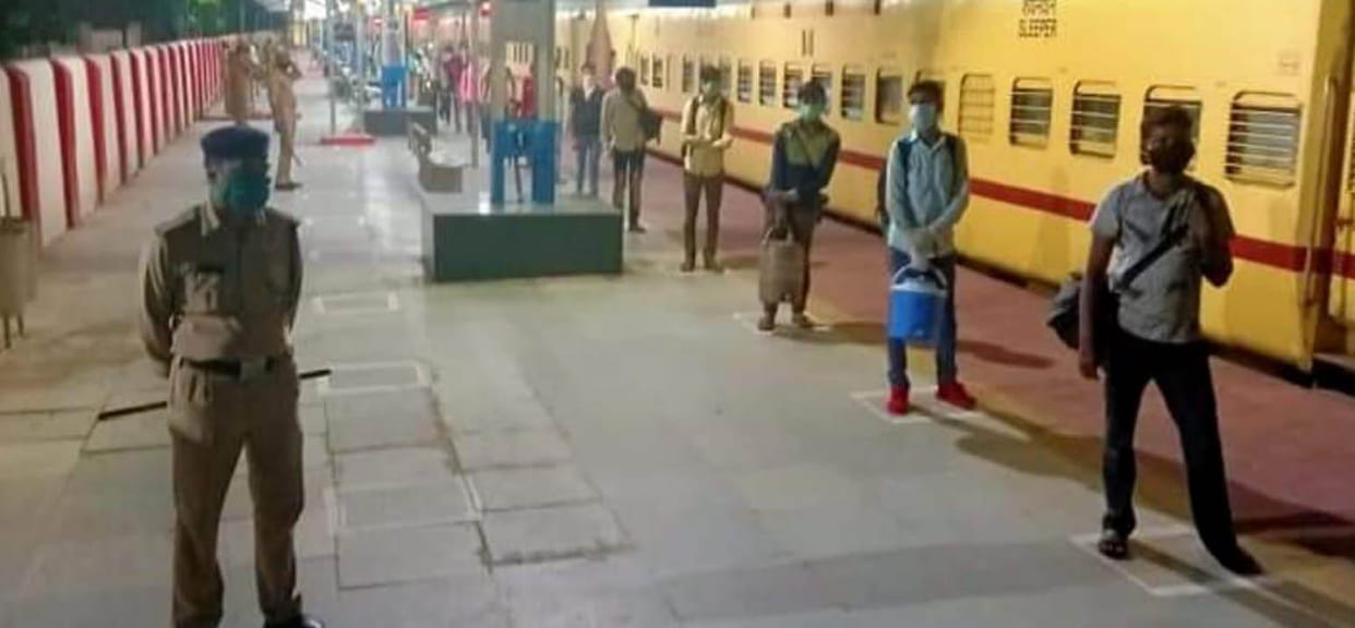 1691 migrant laborers brought special train from Surat