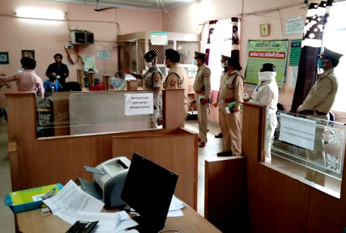 five arrested for bank robbery in mathura
