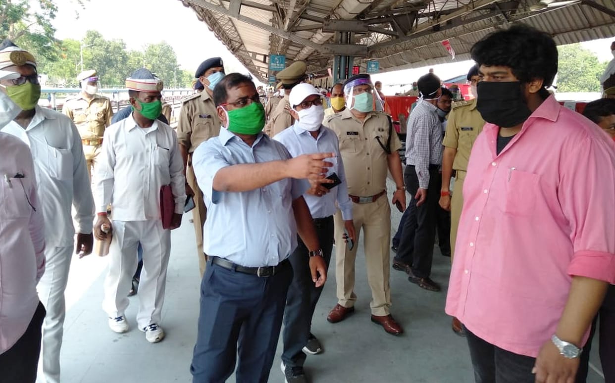 Today special train will bring workers from Telangana